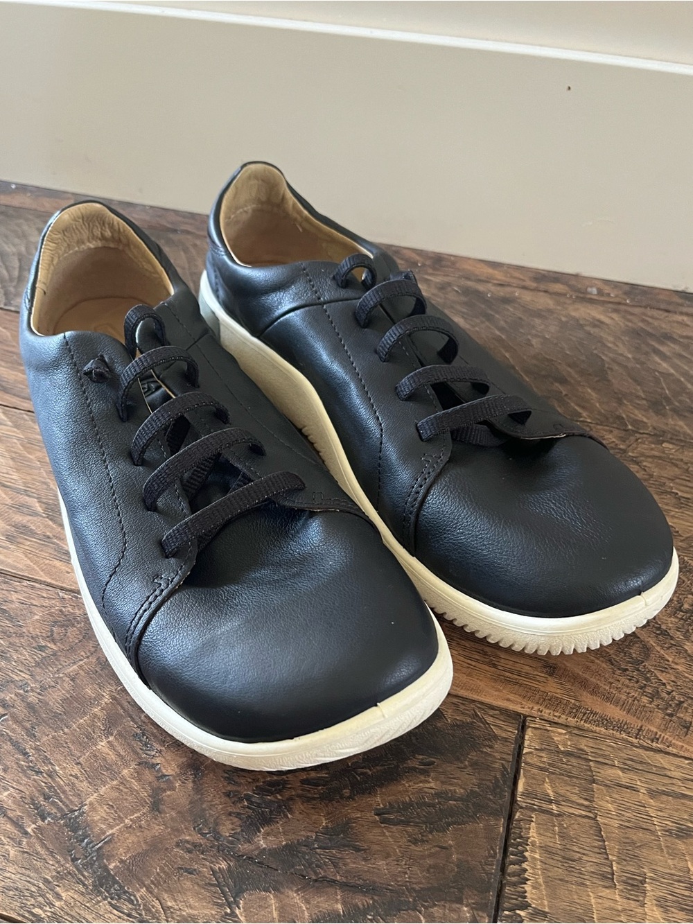 Like new! Keen Men's KNX Leather Sneaker